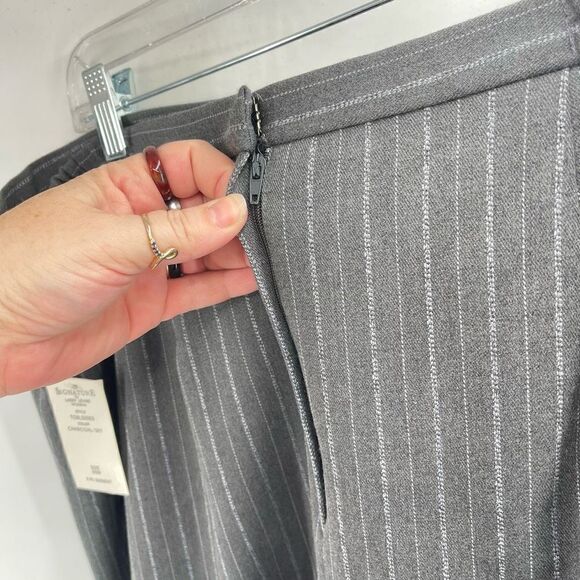 Signature By Larry Levine Womens Pinstripe Skirt Lined Stretch Gray Size 20W NWT - Picture 3 of 8